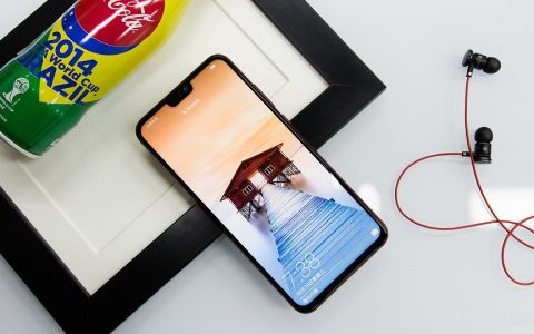 荣耀8X红色好看吗 荣耀8X魅焰红真机图赏