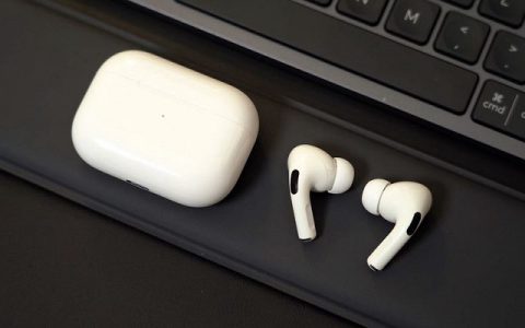 台媒：苹果会推出新耳机 定位第三代AirPods
