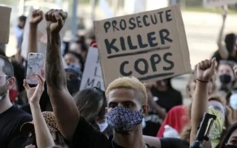 美国苹果直营店大量iPhone被哄抢！官方发话：全给我锁上