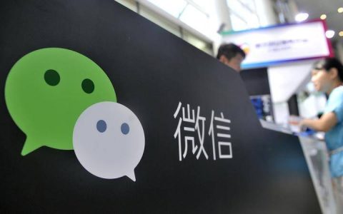 微信朋友圈头部硬塞直播 网友炸锅：简直丑哭了！