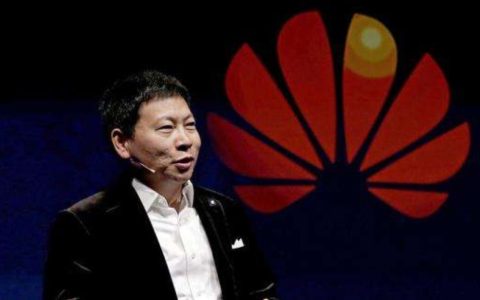 华为手机跌落神坛 余承东：跌倒华为，吃饱苹果