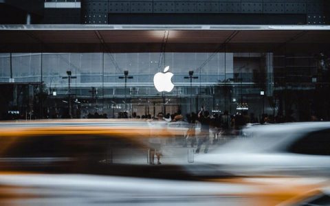 苹果不送充电器和耳机节省超400亿元 网友：都是生意！