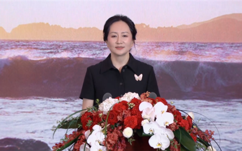 孟晚舟回国后首次公开亮相！回应华为收入下滑的三大原因