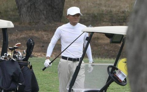 马云罕见现身西班牙：打高尔夫，开2亿美元豪华游艇