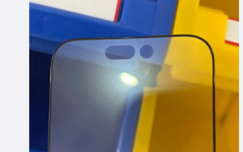 iPhone14 Pro贴膜曝光：“感叹号”屏幕挖孔硕大无比