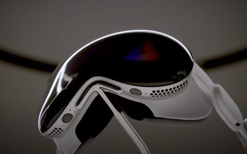 苹果大幅削减Vision Pro目标销量，太贵没人买？